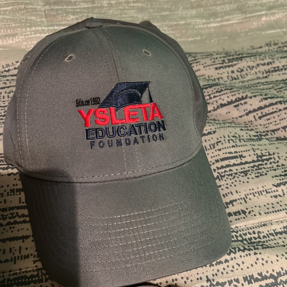 Assorted hat collection - Picture 7 of 9